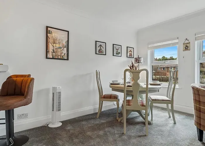 6 Escrick Street Beautiful 2-bed Flat In Close To Centre - Pass The Keys *