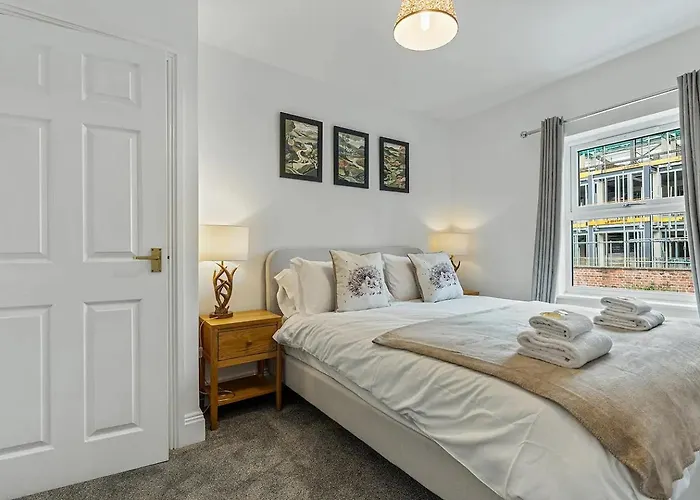 6 Escrick Street Beautiful 2-bed Flat In Close To Centre - Pass The Keys