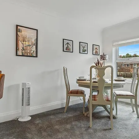 6 Escrick Street Beautiful 2-bed Flat In Close To Centre - Pass The Keys *